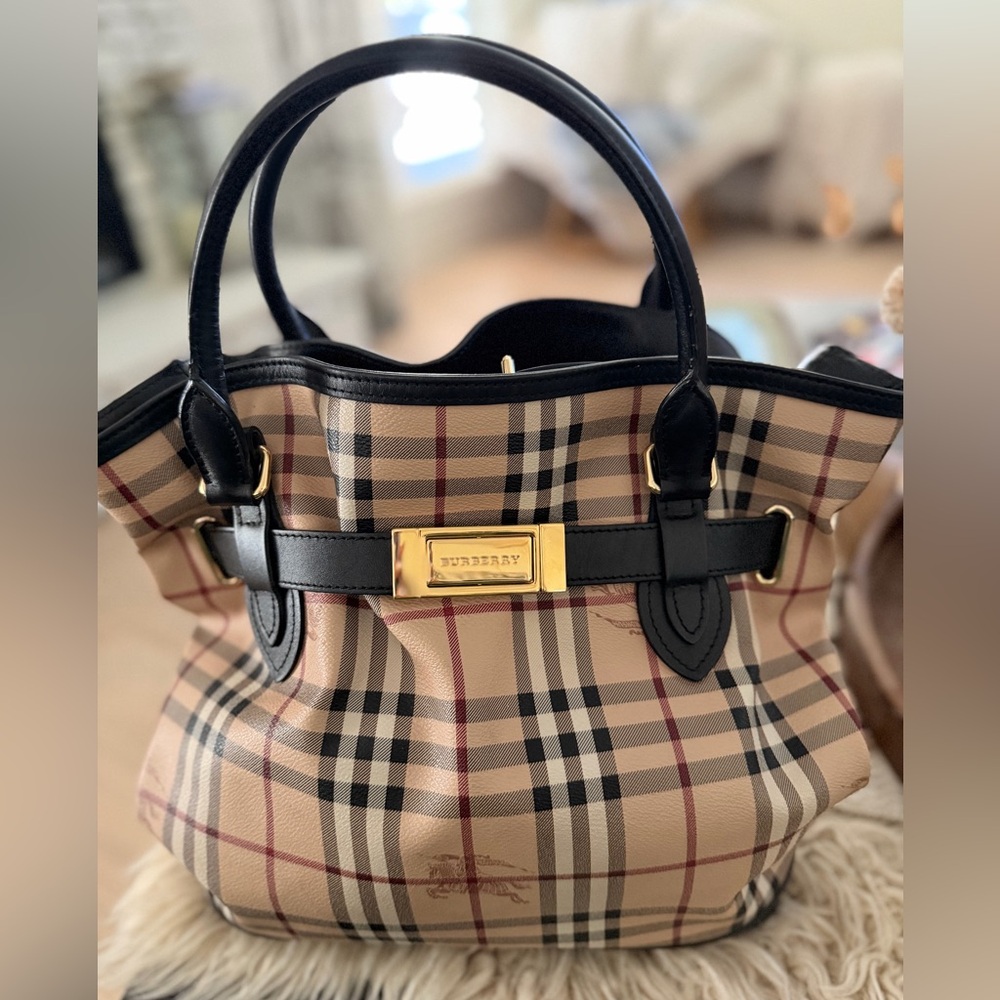 ❌SOLD❌EUC🤎Burberry Haymarket Check Tan and Black Satchel